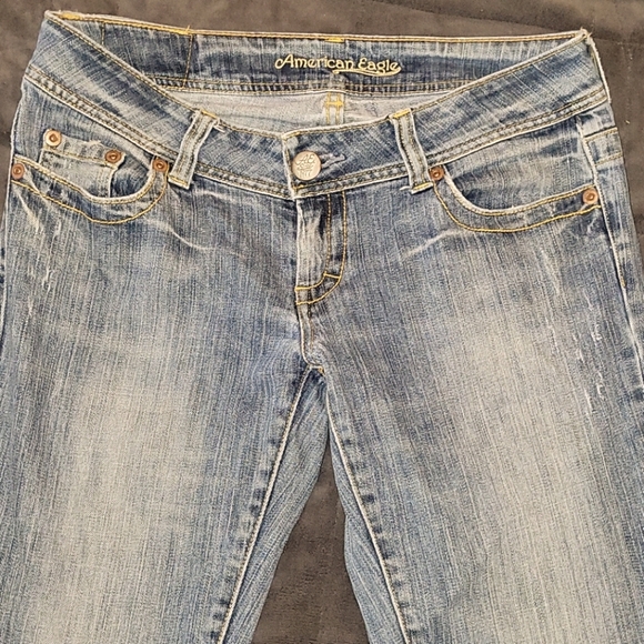 American Eagle Outfitters Denim - ⭐ American Eagle distressed jeans